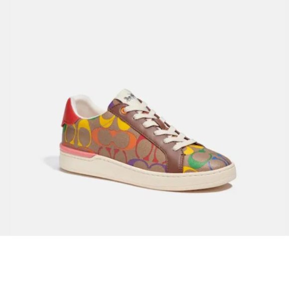 Coach - Picture 6 of 6